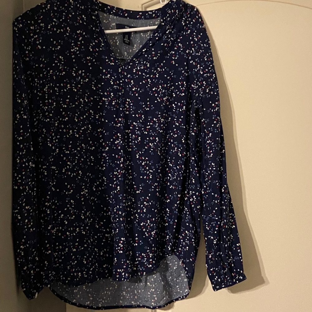 Navy tip with pattern